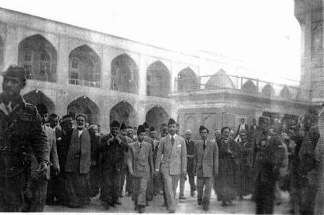 الملك فيصل الثاني في الحرم العلوي