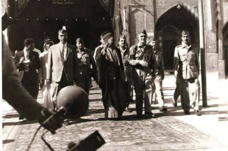 الرئيس االعراقي الراحل عبد الكريم يتشرف بزيارة العتبة العلوية المقدسة