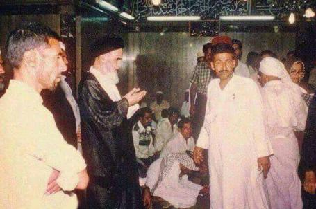 السيد الخميني (قد) في حرم الامام علي عليه السلام