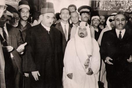 ملك البحرين يتشرف بزيارة الحرم العلوي المطهر