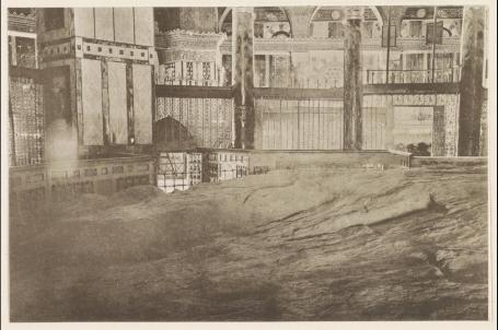 القدس. الجزء الداخلي من قبة الصخرة مع الصخرة المشرفة (17.5 x‏‏ 13.5 متراً). 1910