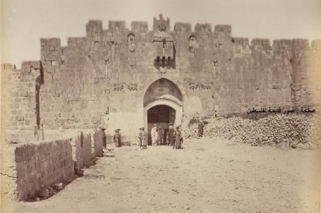 باب الاسباط عام 1860 أحد أبواب القدس، بُني في عهد السلطان العثمانيّ سليمان القانوني سنة 945هـ 1538م، يقع في الحائط الشرقي، وهو أحد أبواب الحرم الشمالية.