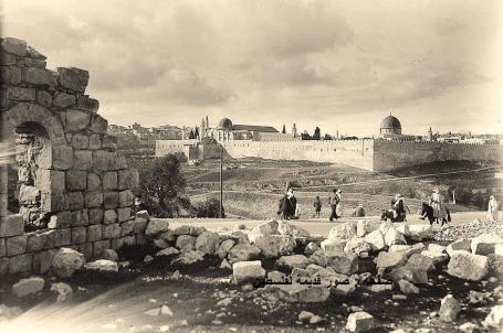 صورة رائعة للقدس من رأس العامود في الاتجاه الشمالي الغربي وتظهر قبة الصخرة على اليمين والمسجد القبلي على الشمال