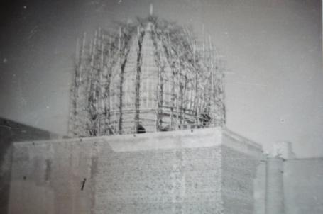 قبة مسلم بن عقيل (ع) اثناء البناء 